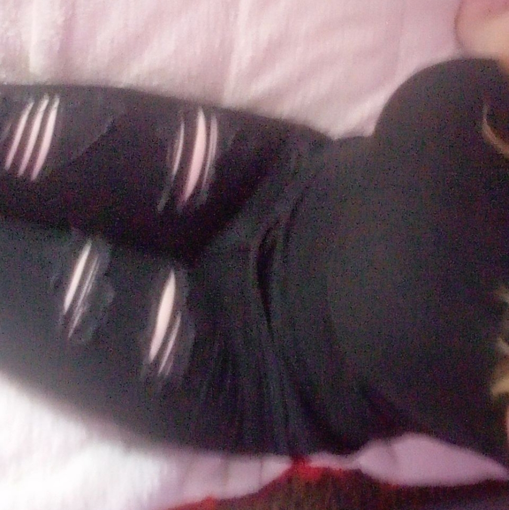 Black ripped skinny jeans